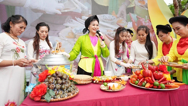 2023年富寿省美食文化联欢会。（图片来源：越通社）
