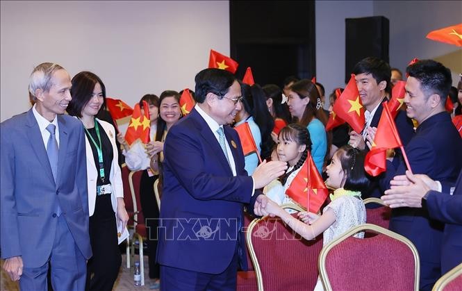 越南政府总理范明正会见旅居沙特阿拉伯越南人代表。（图片来源：越通社）