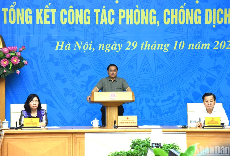 越南政府总理范明正主持召开新冠肺炎疫情防控工作总结会议。（陈海 摄）