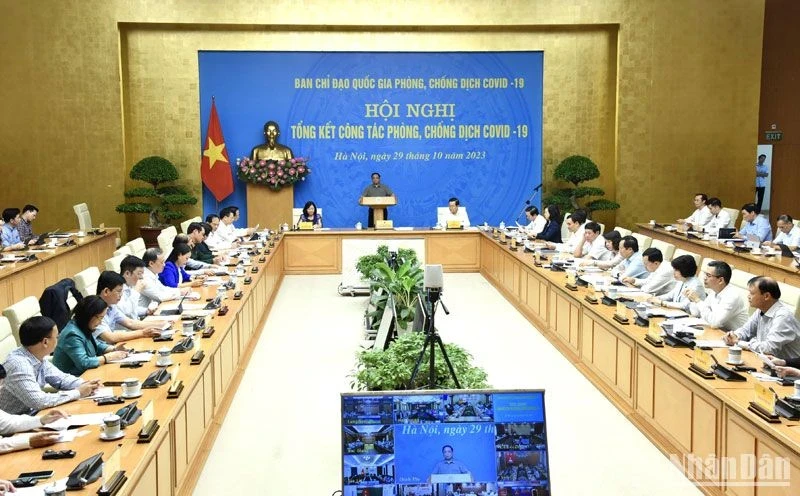 越南政府总理范明正主持召开新冠肺炎疫情防控工作总结会议。