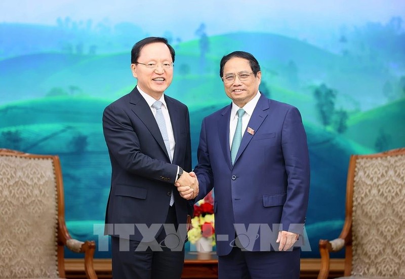 越南政府总理范明正会见三星电子首席财务官朴学奎。