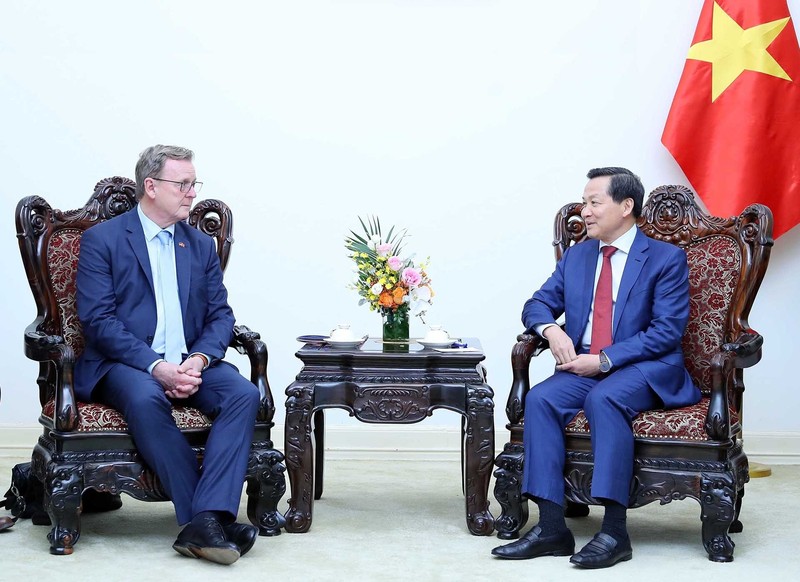 越南政府副总理黎明慨会见德国图林根州州长波多·拉梅洛。（图片来源：越通社）