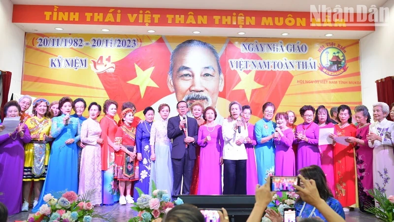 教师节感恩活动在泰国举行。