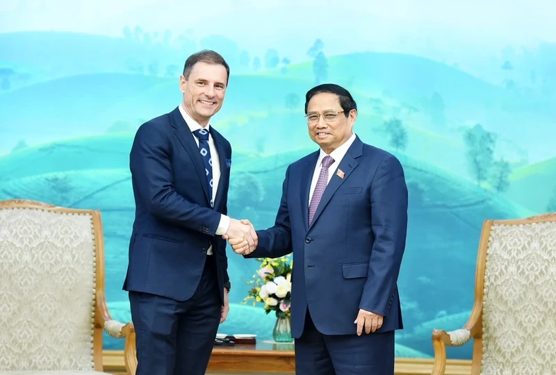 越南政府总理范明正会见匈牙利司法部长图森·本斯