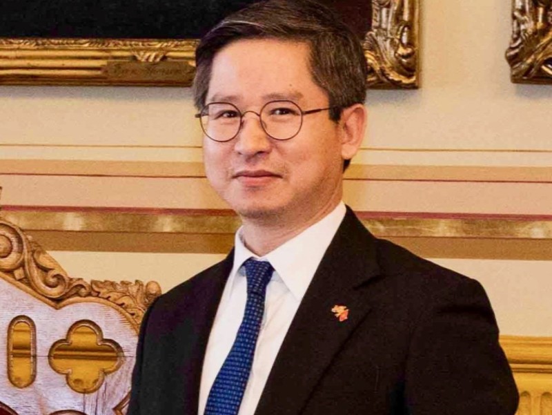 越南驻挪威大使丁儒兴。