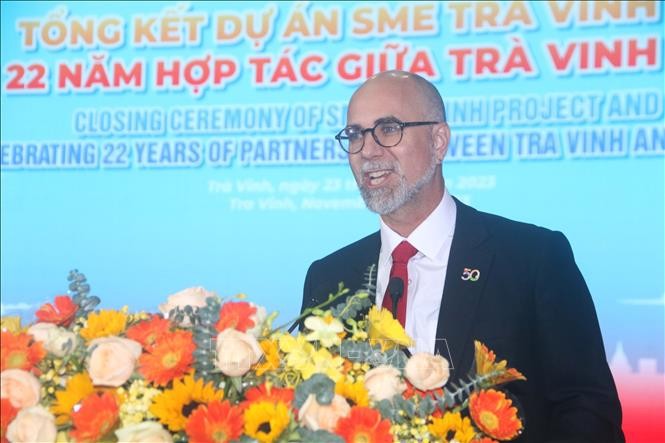 加拿大驻越南大使肖恩·佩里·斯泰尔发表讲话。