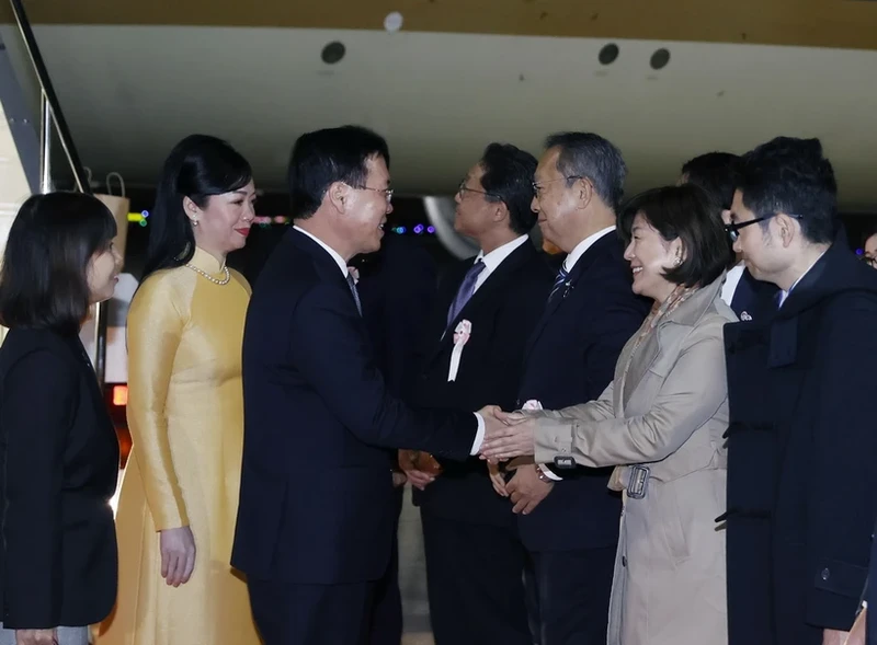 越南国家主席武文赏抵达东京 开始应邀对日本进行正式访问。