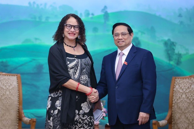 越南政府总理范明正会见巴西科技创新部部长卢西亚娜·桑托斯。（图片来源：VGP）