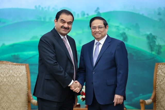 越南政府总理范明正会见印度阿达尼集团董事长高塔姆·阿达尼。（图片来源：VGP）