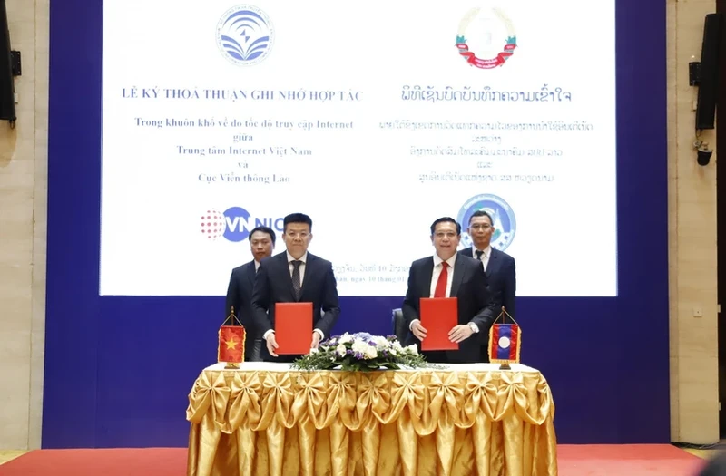 越南互联网中心与老挝国家互联网中心和老挝邮政电信部签署了谅解备忘录。