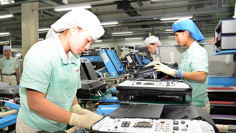 坐落在河内市升龙工业区的越南佳能有限责任公司的电子产品生产。（登英 摄）