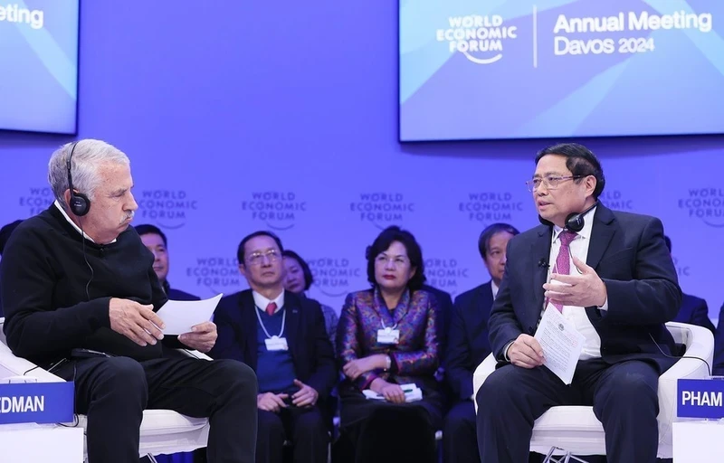 越南政府总理范明正出席越南-世界经济论坛国家战略对话。