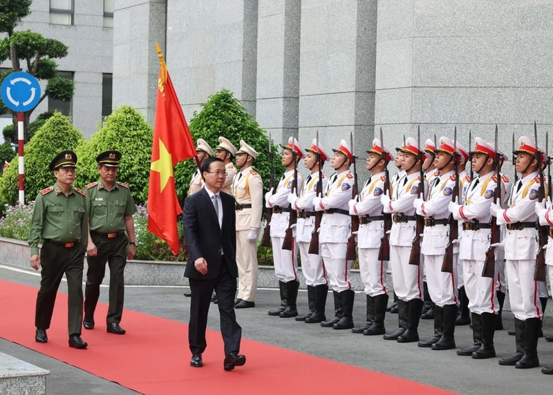 越南国家主席武文赏莅临胡志明市开展春节前走访慰问活动。（图片来源：越通社）