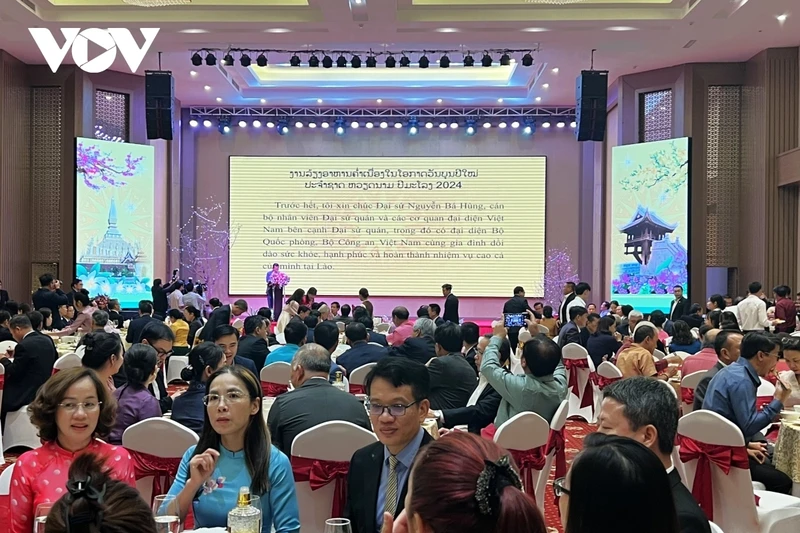 越南驻老挝大使馆隆重举行2024年甲辰新年对外招待会。（图片来源：VOV）