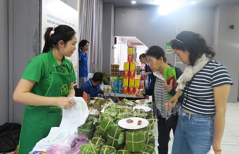 近千种本土产品云集2024“绿色春节——越南礼品”集市。
