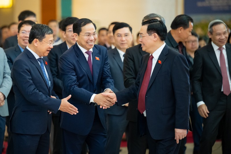 越南国会主席王廷惠出席国会办公厅迎春见面会。