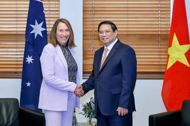越南政府总理范明正会见澳大利亚参议院议长苏·莱恩。（图片来源：VGP）