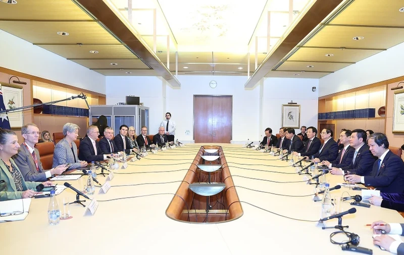 越南政府总理范明正与澳大利亚总理安东尼·阿尔巴内塞举行会谈。（图片来源：越通社）