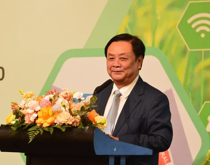 越南农业与农村发展部长黎明欢在会上发表讲话。