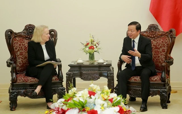 越南政府副总理陈红河会见格拉斯哥净零排放金融联盟领导。