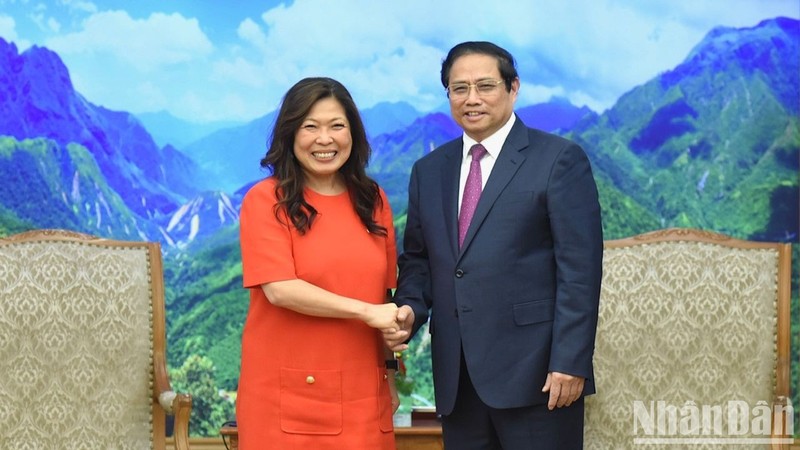 越南政府总理范明正欢迎加拿大出口促进、国际贸易和经济发展部部长玛丽·吴。
