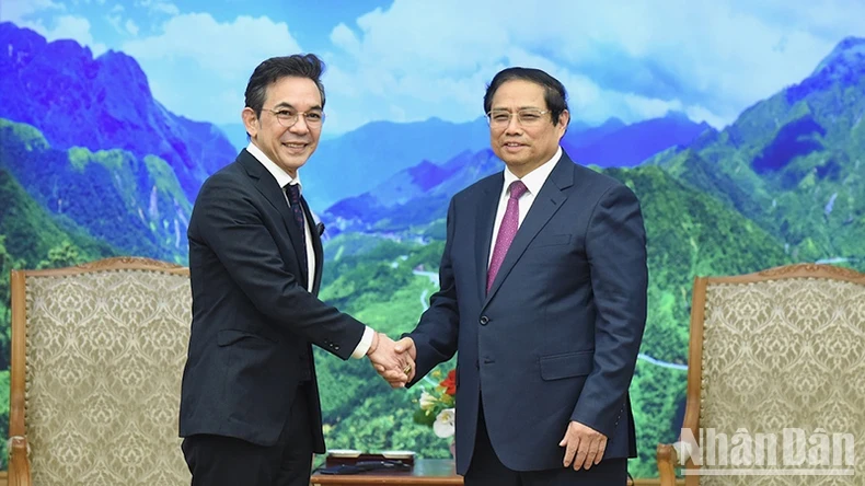 越南政府总理范明正会见前来拜别的泰国驻越南大使尼康德·巴兰库拉。（陈海 摄）