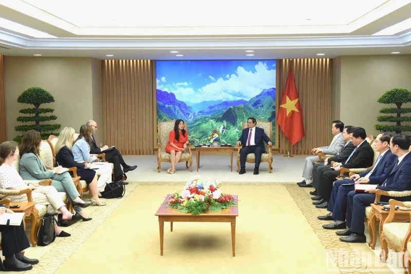 越南政府总理范明正会见加拿大国际贸易部长玛丽·吴。（陈海 摄）