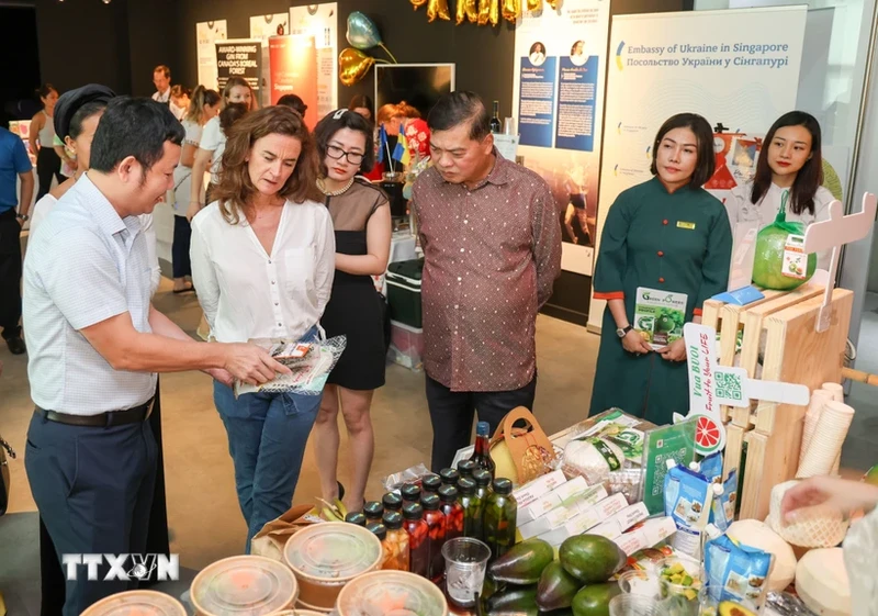 越南向游客推介本国传统饮食文化。