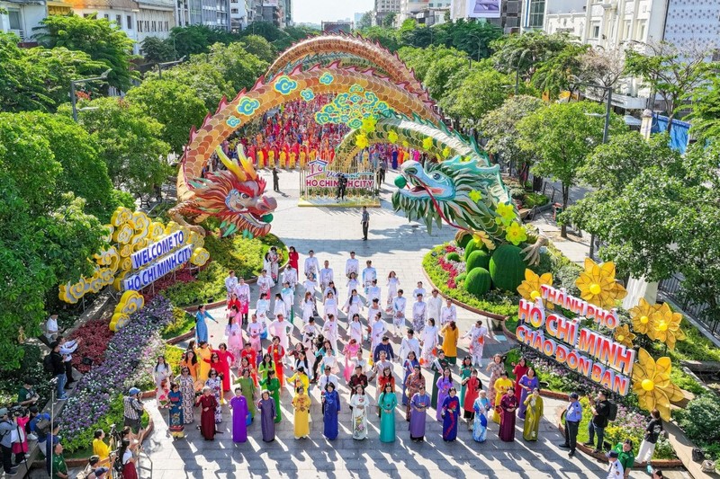 胡志明市奥黛节参与人数近350万人次。