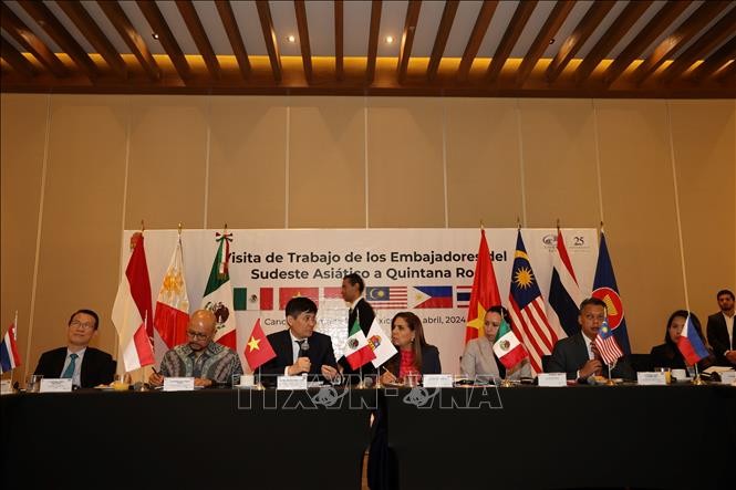 墨西哥金塔纳罗奥州领导会见东盟驻墨西哥委员会代表团。（图片来源：越通社）