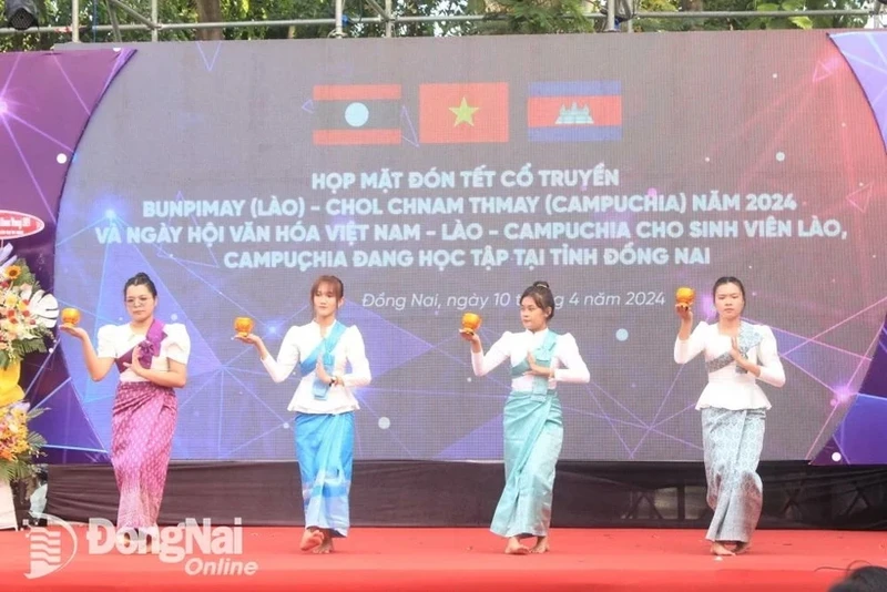 柬埔寨留学生文艺表演节目。（图片来源：同奈报网）