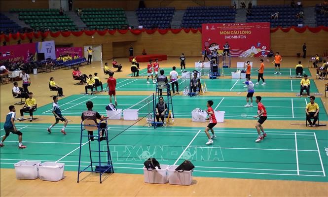 第十三届东南亚学生运动会：羽毛球比赛拉开帷幕。