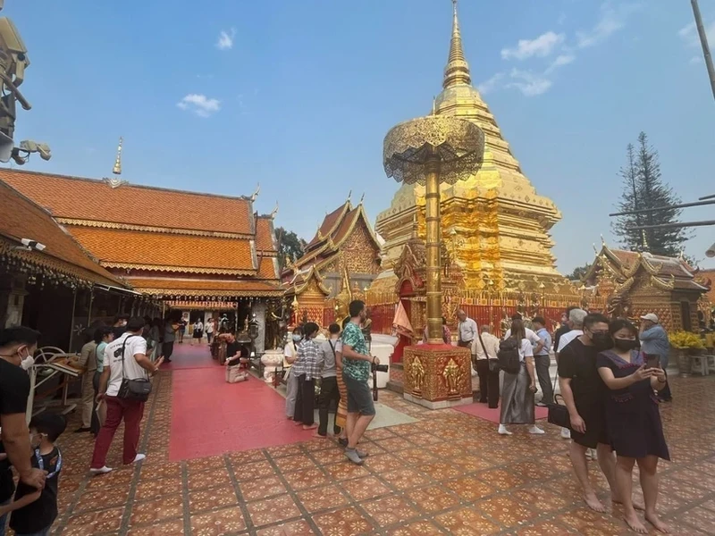 附图：泰国的Phrathat Doi Suthep寺。