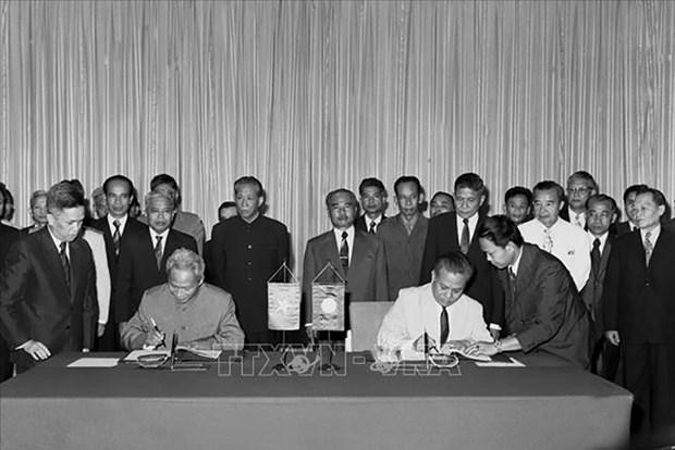 1977年7月18日，越南与老挝签署了《友好合作条约》，重申了两国始终如一的团结情谊。（图片来源：越通社）