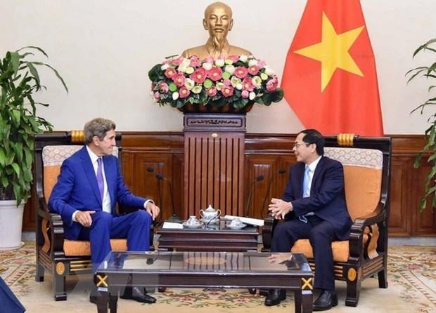 越南外交部部长裴青山会见美国总统气候问题特使约翰·克里。（图片来源：越通社）