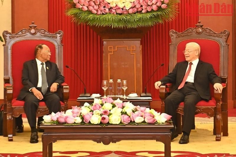 越共中央总书记阮富仲和柬埔寨国会主席韩桑林。（图片来源：越通社）