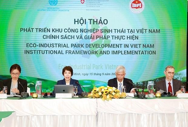越南计划与投资部副部长阮氏碧玉在研讨会上发言。（图片来源：越通社）