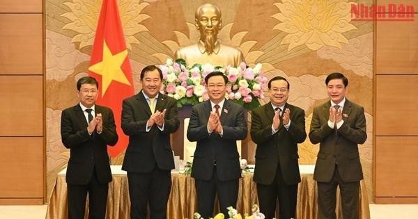 越南国会主席王廷惠、老挝国会对外委员会主任三亚·普拉塞特、柬埔寨国会外交、国际合作及媒体新闻委员会主席苏亚拉和各位代表。