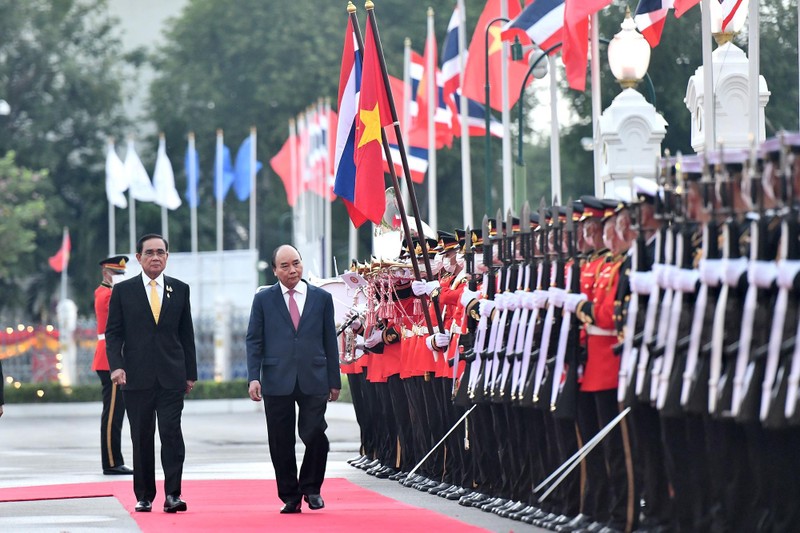 泰国总理巴育·占奥差和越南国家主席阮春福。（图片来源：青年报）