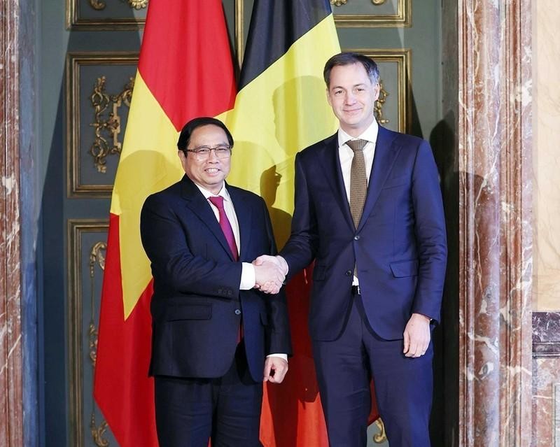 越南政府总理范明正与比利时首相亚历山大·德克罗。