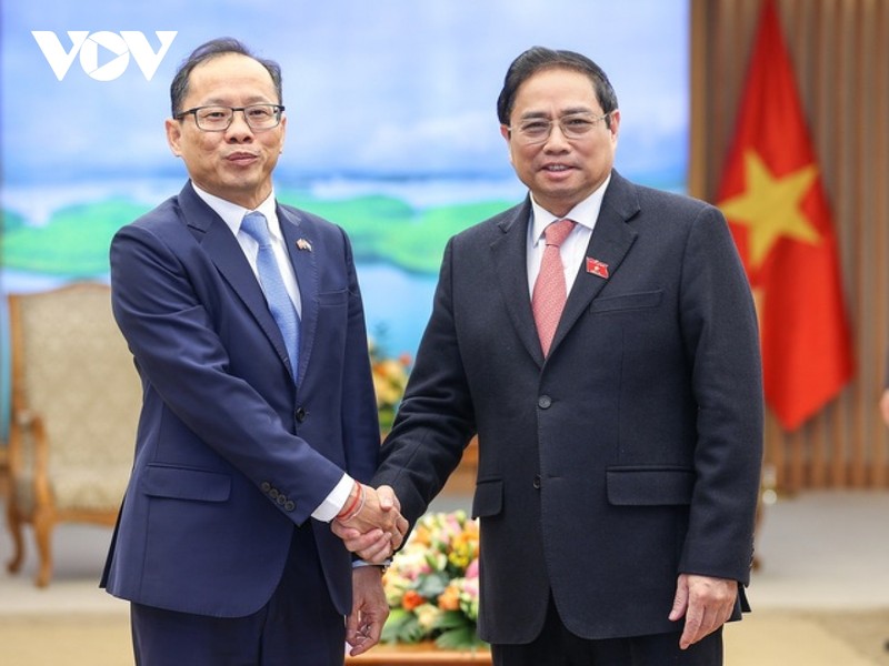 越南政府总理范明正会见柬埔寨驻越大使查伊。