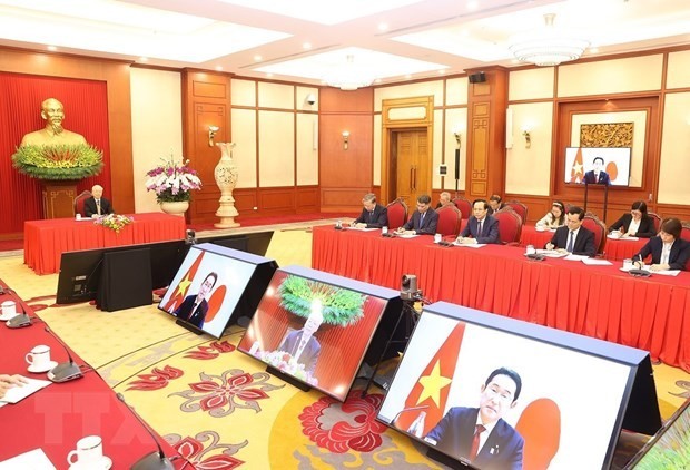 越共中央总书记阮富仲与日本首相岸田文雄通电话。