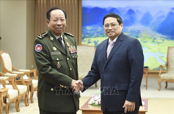 范明正总理会见迪班大将。（图片来源：越通社）