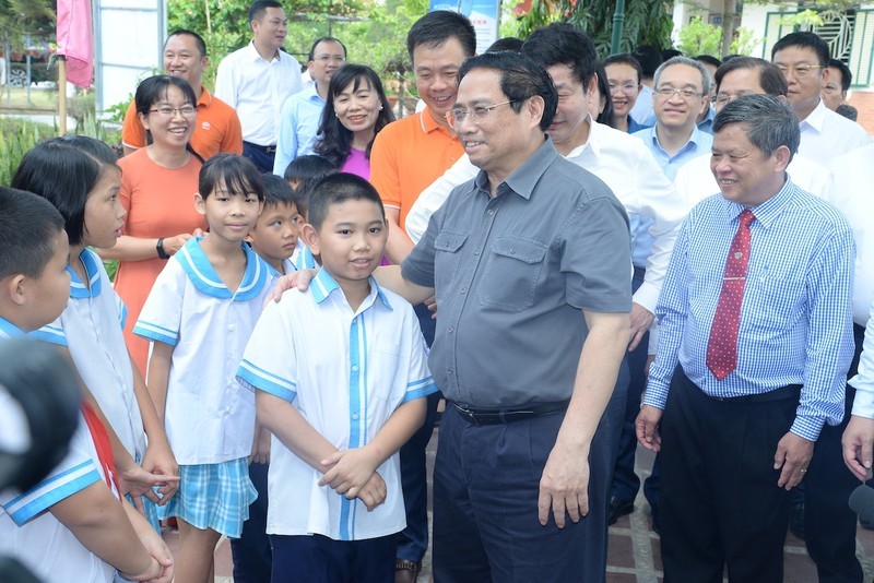 范明正总理走访慰问了芽庄SOS儿童村和新冠疫情孤儿。