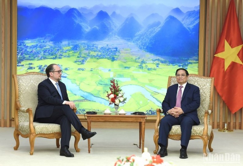 越南政府总理范明正会见奥地利外交部长亚历山大·沙伦贝格。