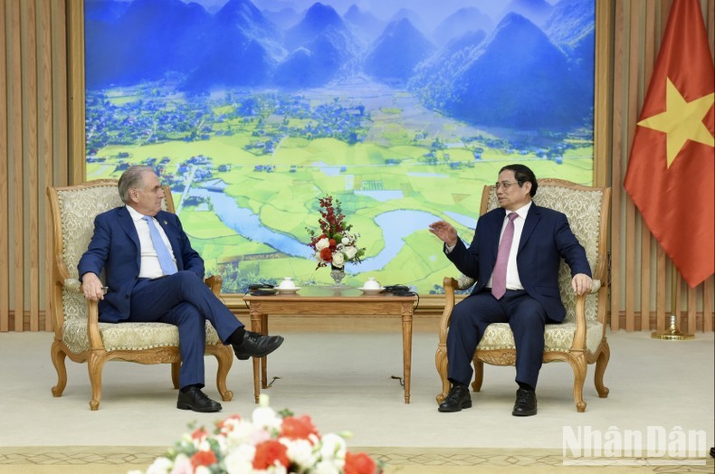 越南政府总理范明正会见澳大利亚贸易和旅游部长、参议员唐·法雷尔。