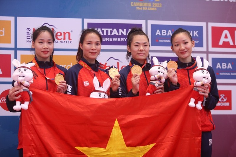 越南空手道队女运动员。（图片来源：法律报）