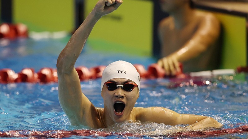 越南游泳运动员范青宝夺得金牌。