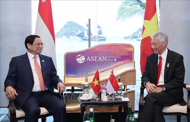越南政府总理范明正会见新加坡总理李显龙。