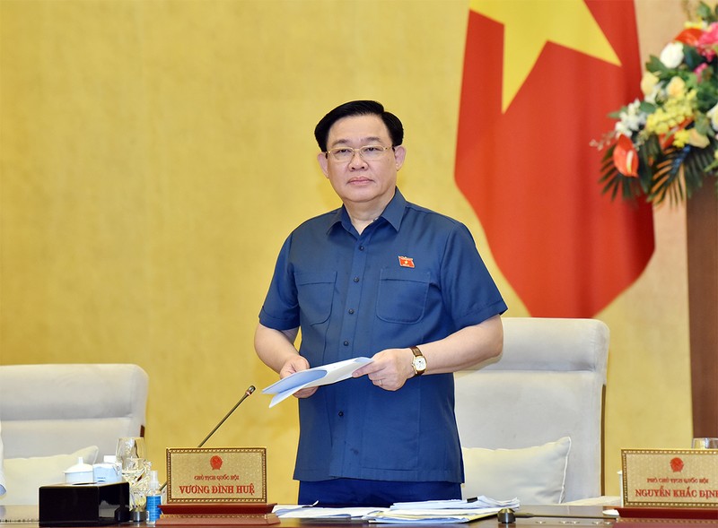 越南国会主席王廷惠主持国会常务委员会会议。（图片来：国会官网）